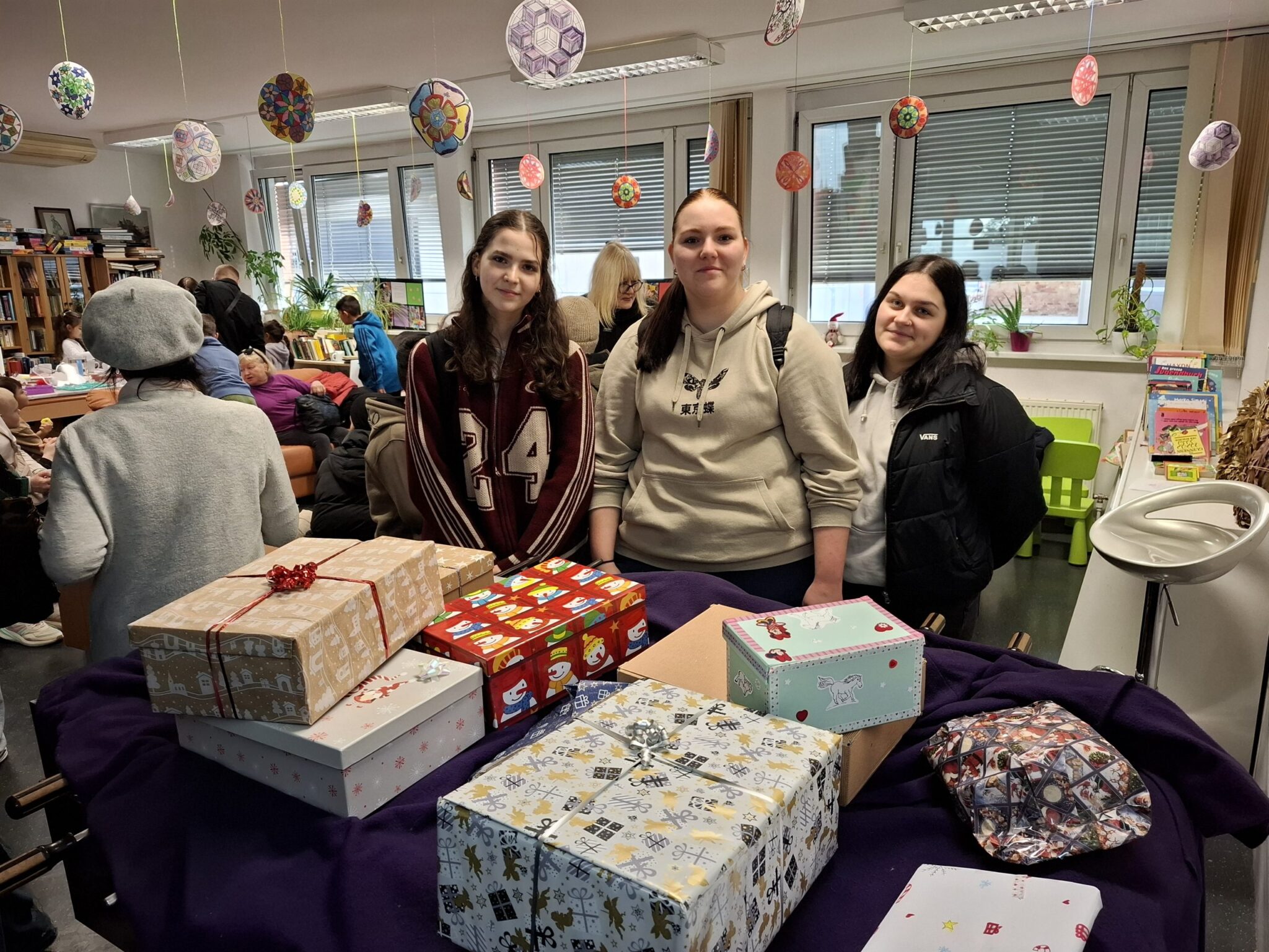 Weihnachtsgeschenke für bedürftige Kinder